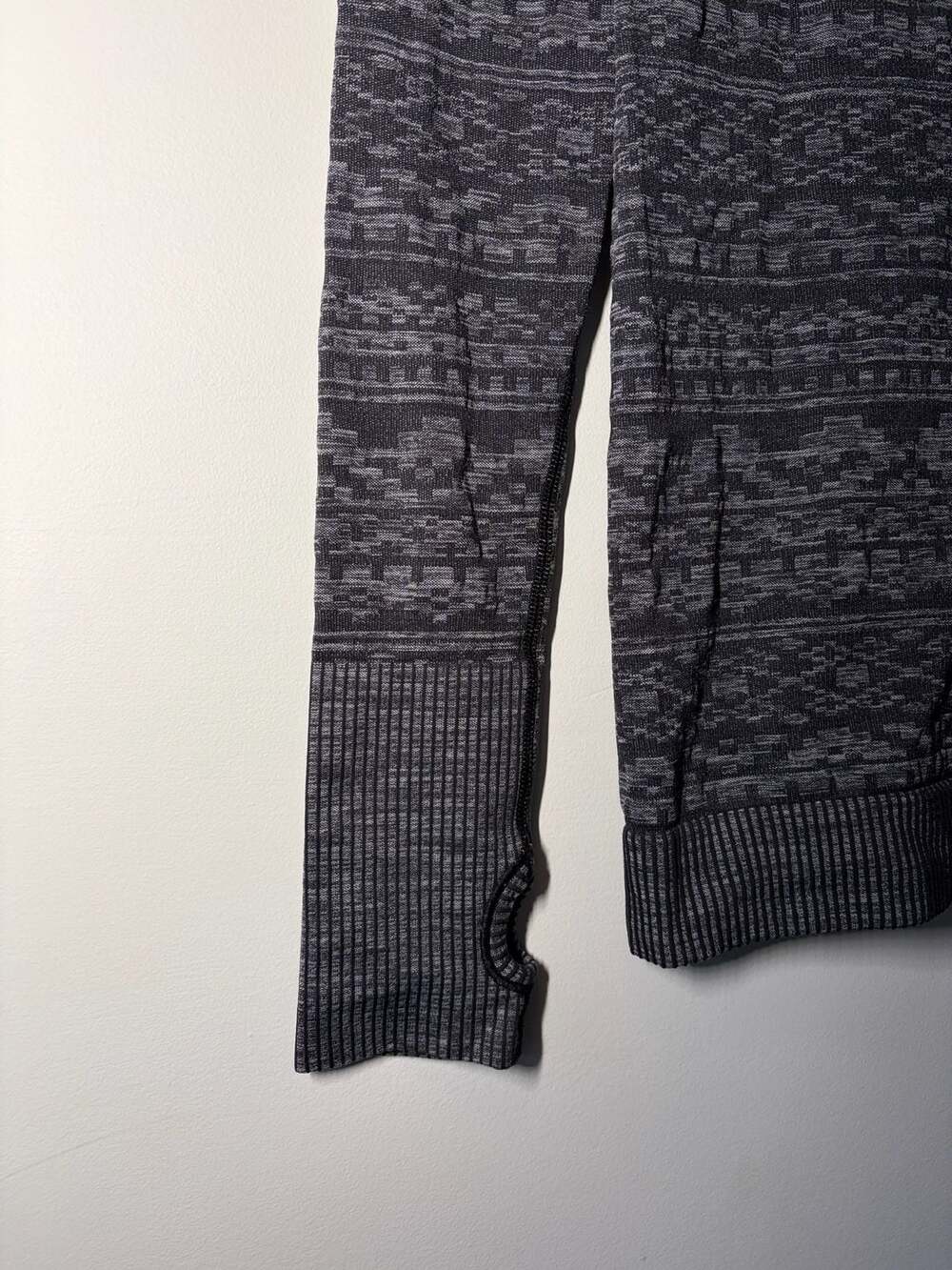 Lululemon Rest Less Pullover Long Sleeve in Aztec Geo Black Grey - Picture 4 of 5
